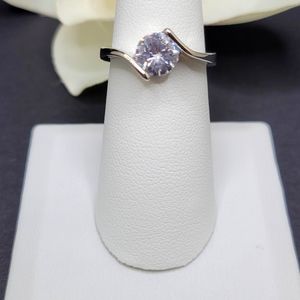 Size 7 White Gemstone Silver Band